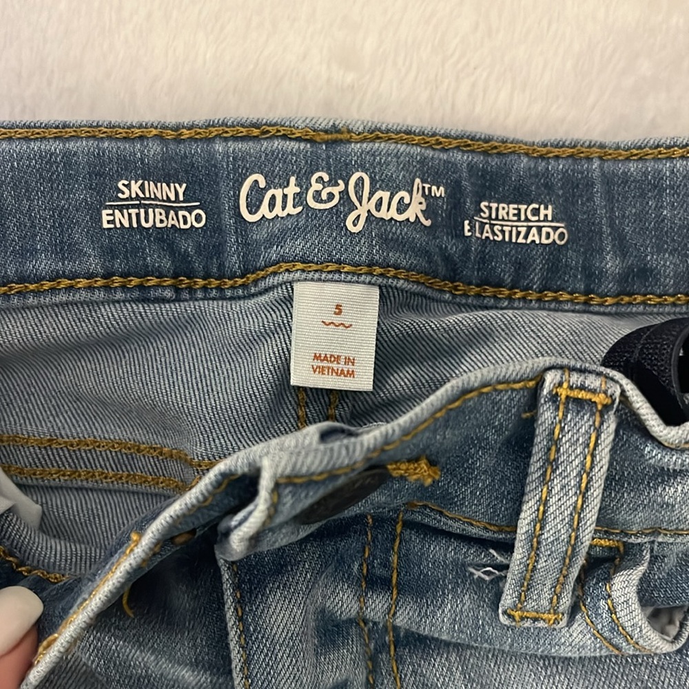 Cat. & Jack Girls light wash Skinny jeans size 5 - Picture 2 of 4